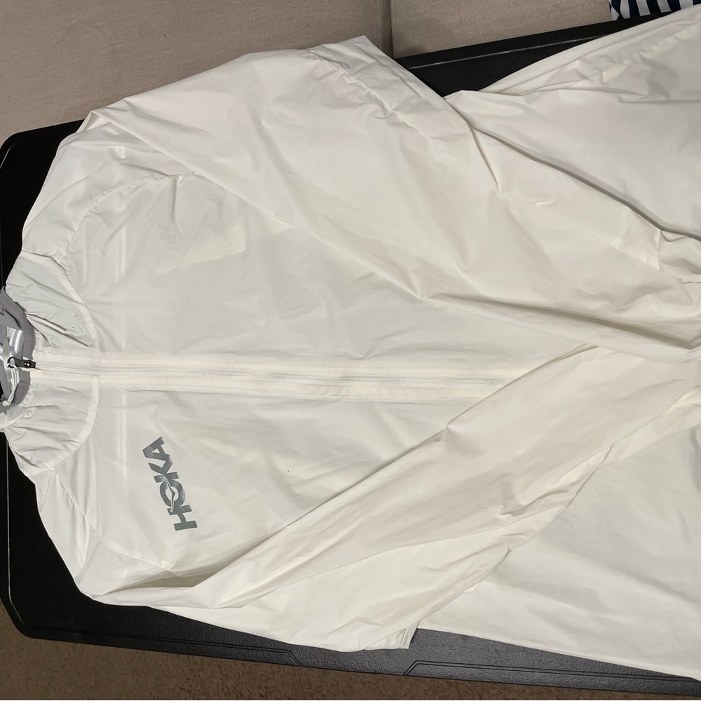 HOKA running wind jacket M